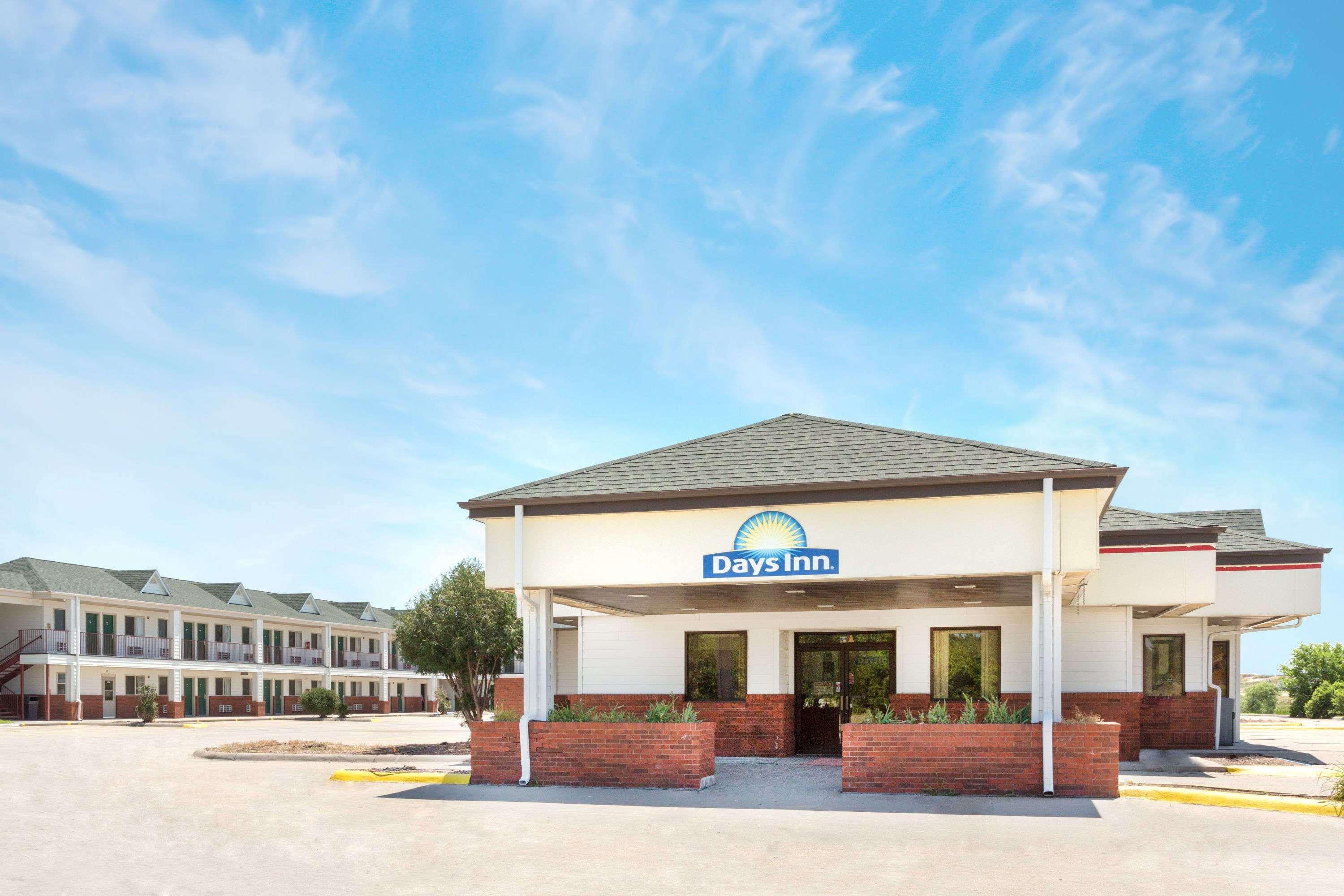 Days Inn By Wyndham Paxton Exteriör bild